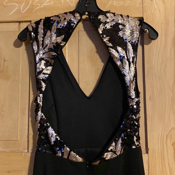 PROM beauty! Floor length formal Lulus gown with sequined top - Picture 3 of 5